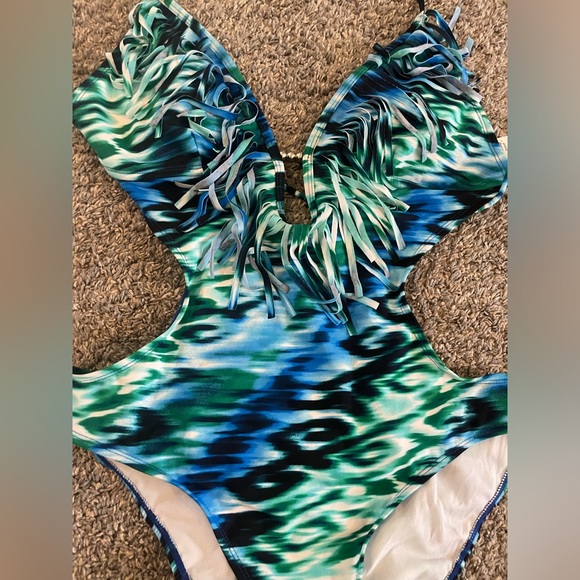 Monokini/one piece swimsuit with fringe - Picture 2 of 2